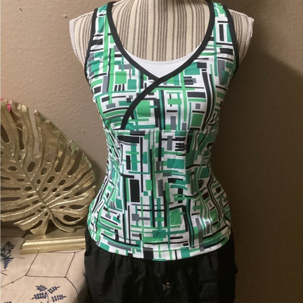 Xersion Black and White Performance Top